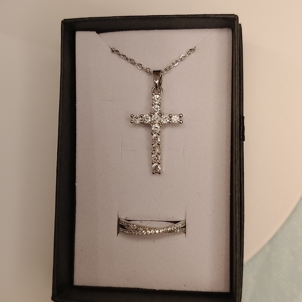 Cross necklace with double band ring set
